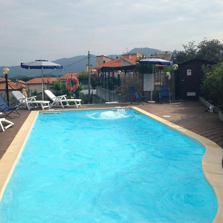Вилла Gli Angeli Agriturismo Cisano sul Neva Экстерьер фото