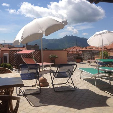Вилла Gli Angeli Agriturismo Cisano sul Neva Экстерьер фото