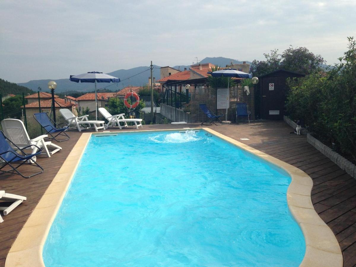 Вилла Gli Angeli Agriturismo Cisano sul Neva Экстерьер фото